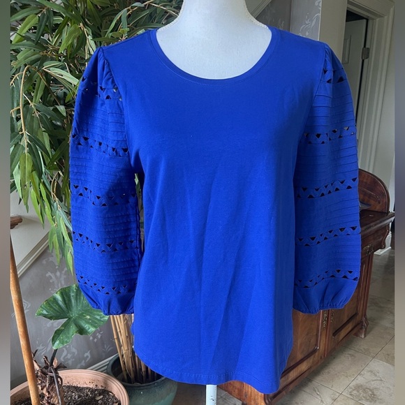 Chico’s ladies  blue puff sleeve top excellent condition. Medium NWOT. - Picture 5 of 9